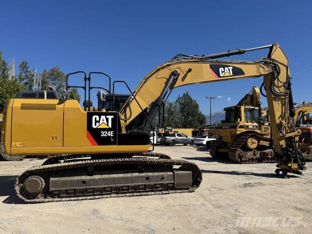 CAT 324 EL حفارات زحافة