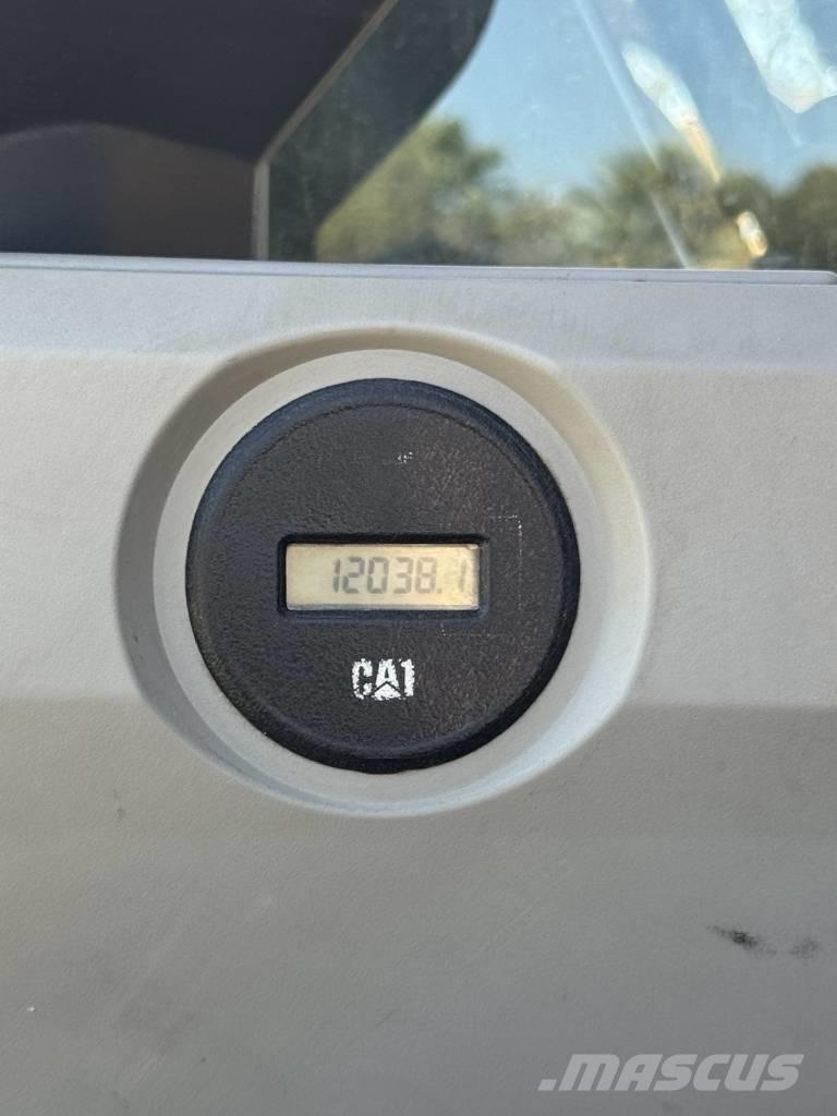 CAT 324 EL حفارات زحافة