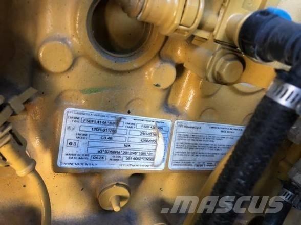 CAT CS44B مداحل ذات إطارات هوائية