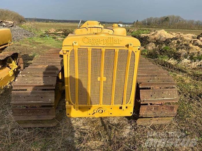 CAT D4 - بلدوزرات مجنزرة