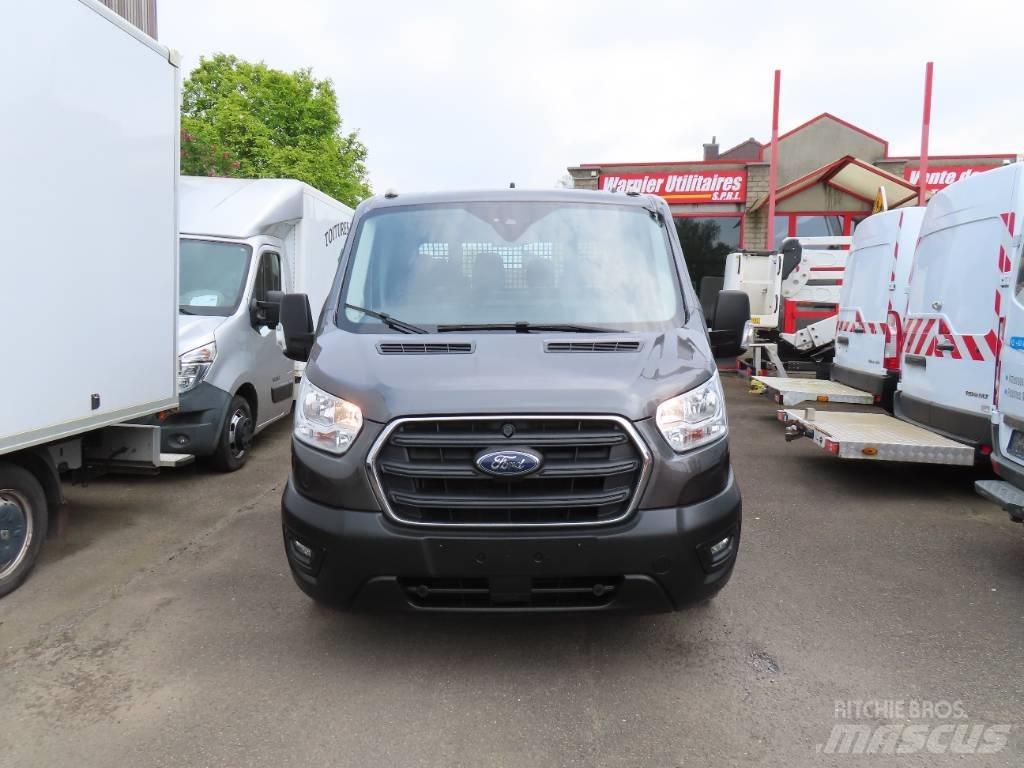 Ford Transit شاحنة مقفلة