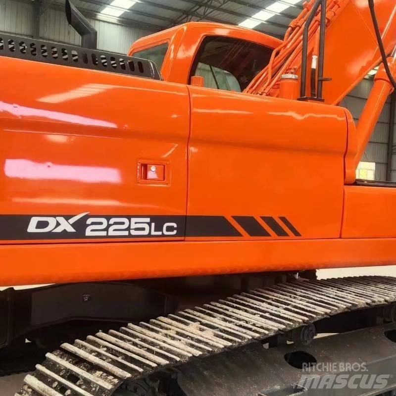 Doosan DX 225 حفارات زحافة