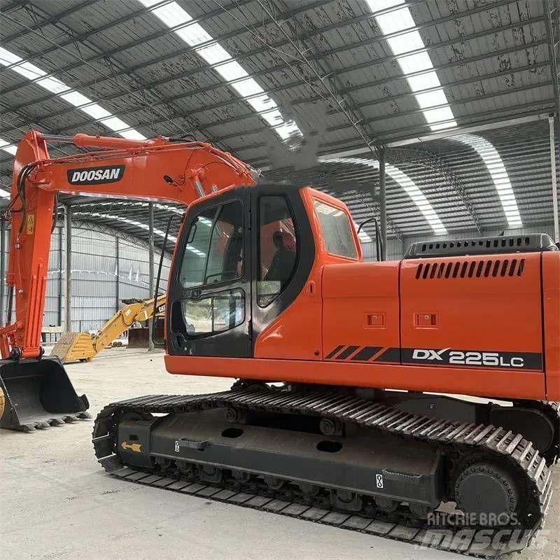 Doosan DX 225 حفارات زحافة