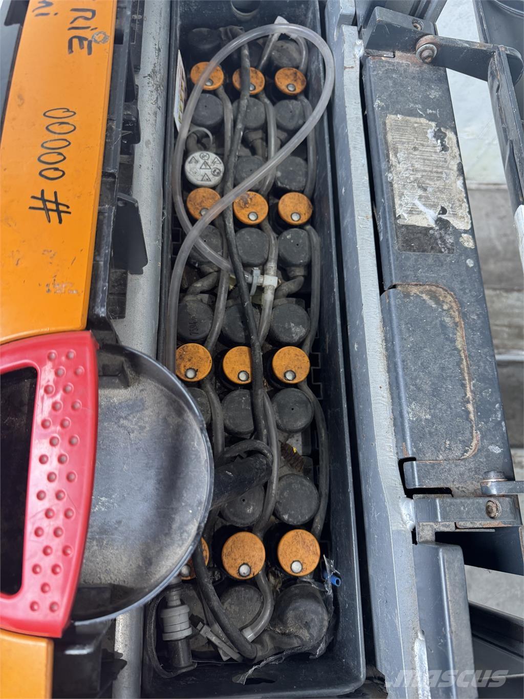 Still EXU-H18 معدات التكديس الجوالة