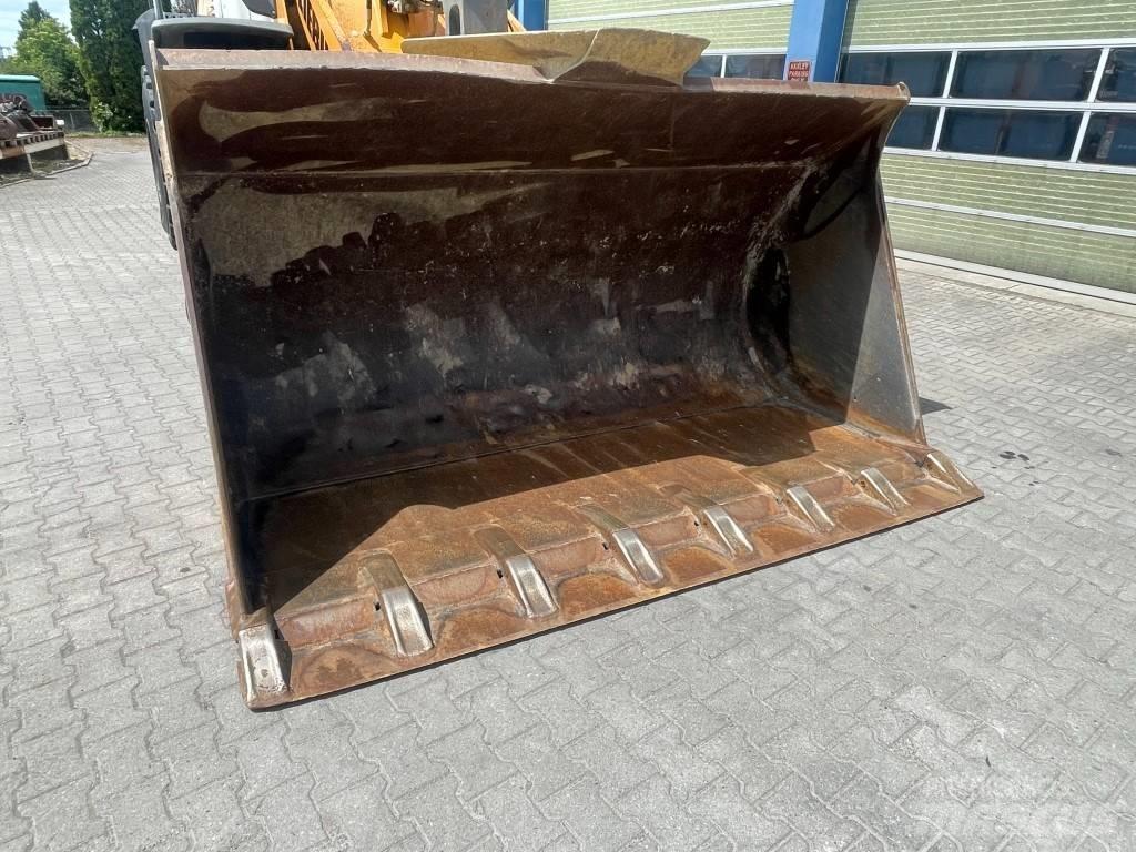 Liebherr L 576 لوادر بعجل