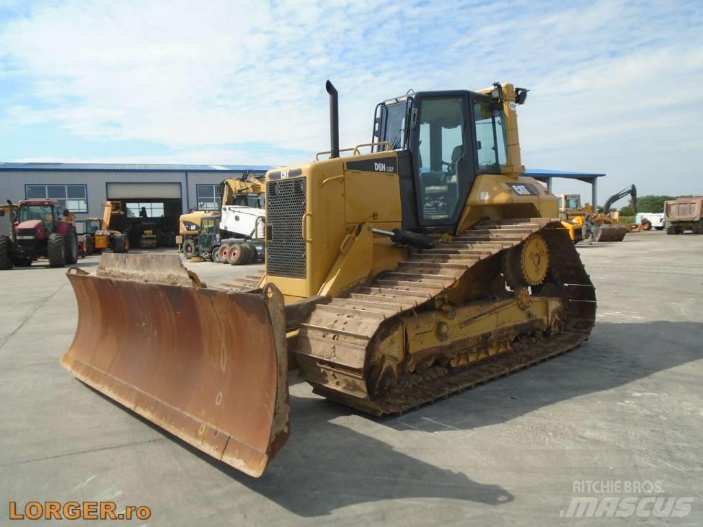 CAT D6N بلدوزرات مجنزرة