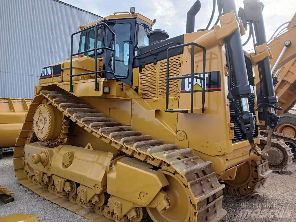 CAT D 10 N بلدوزرات مجنزرة