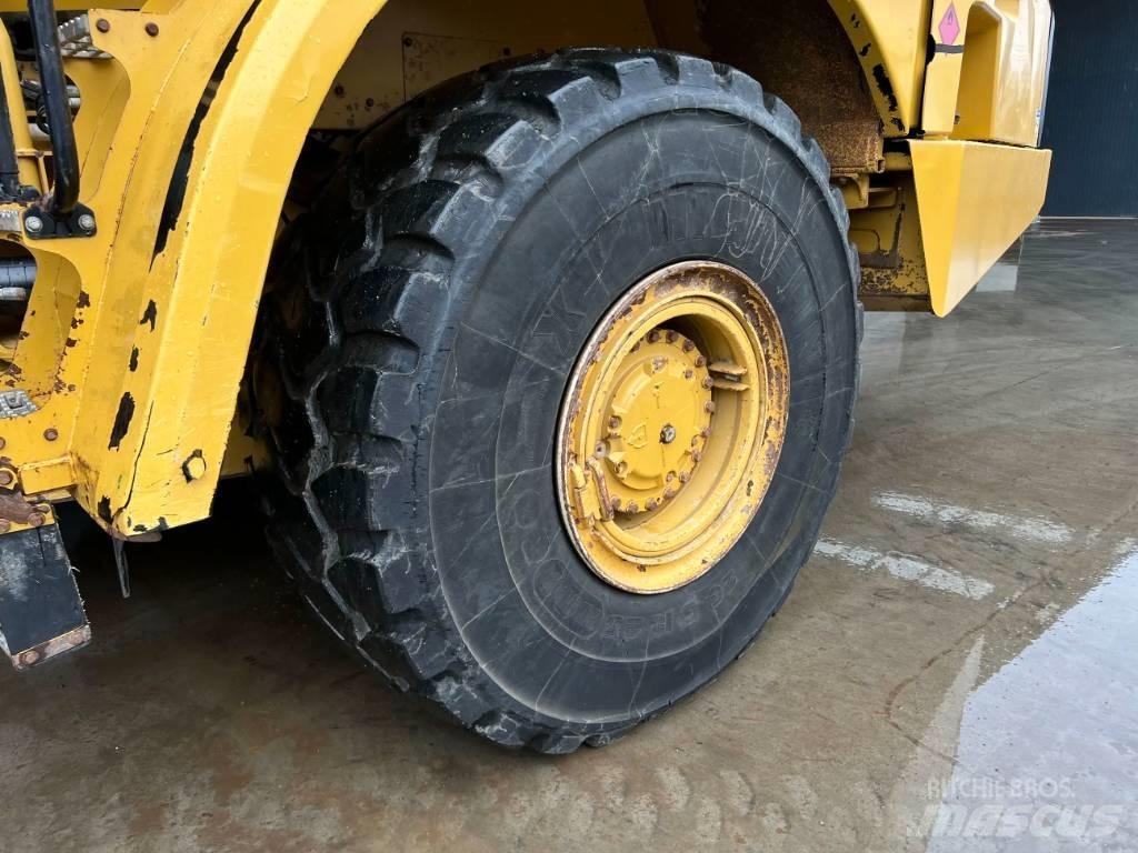 CAT 735B ساحبات مفصلية