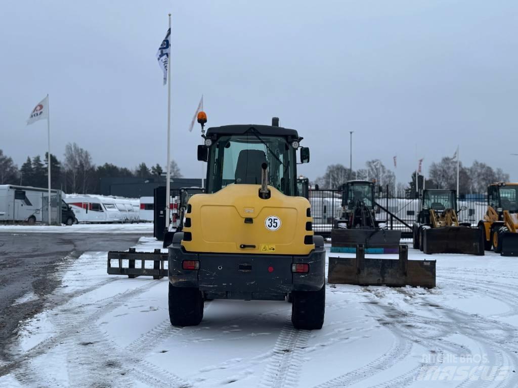 Yanmar V 120 لوادر بعجل