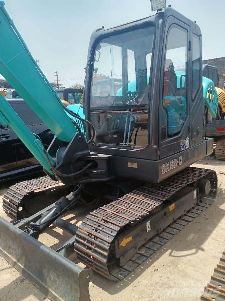 Kobelco SK 60 حفارات زحافة