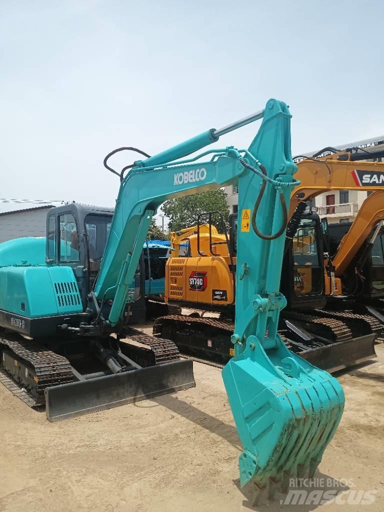 Kobelco SK 60 حفارات زحافة