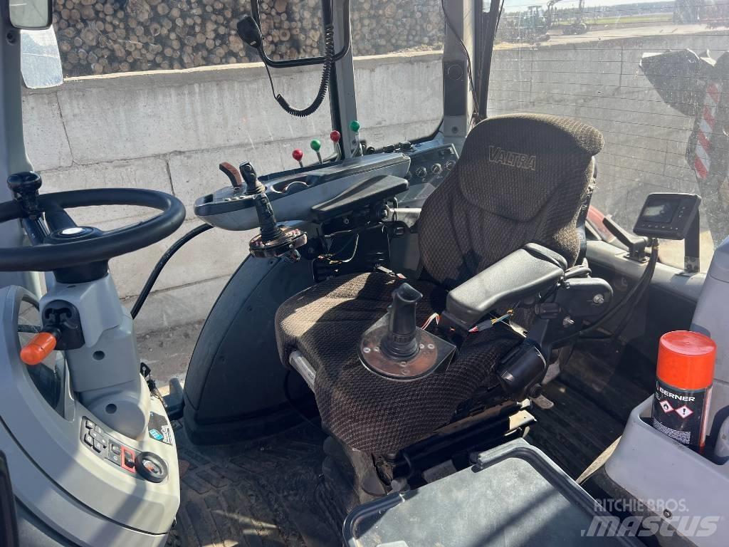 Valtra 234H ساحبات الأشجار