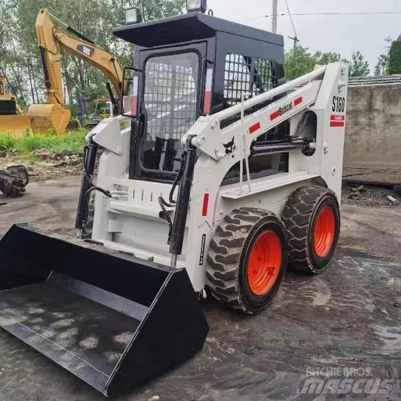 Bobcat S 160 لوادر انزلاقية التوجيه