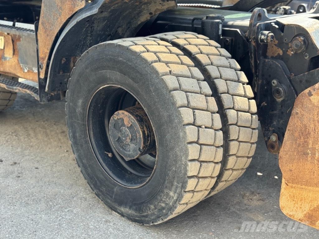 JCB 175 حفارات بعجل