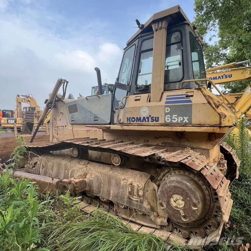 Komatsu D 65 P-12 بلدوزرات مجنزرة