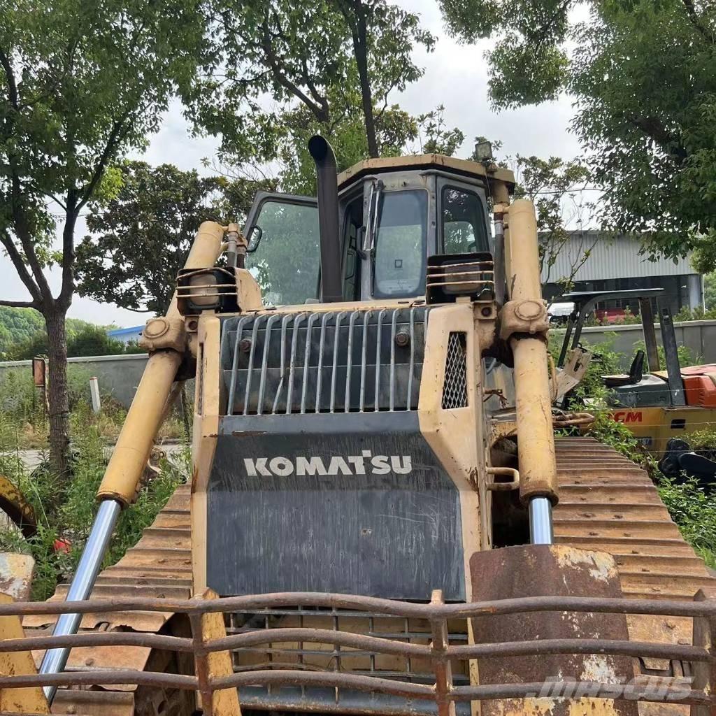 Komatsu D 65 P-12 بلدوزرات مجنزرة