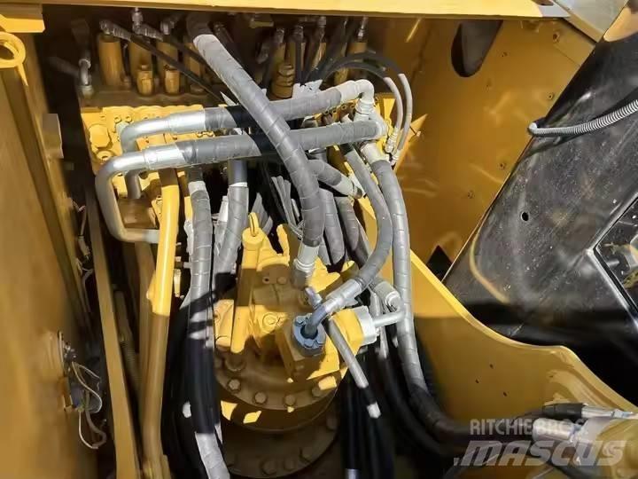 CAT CAT320D حفارات زحافة
