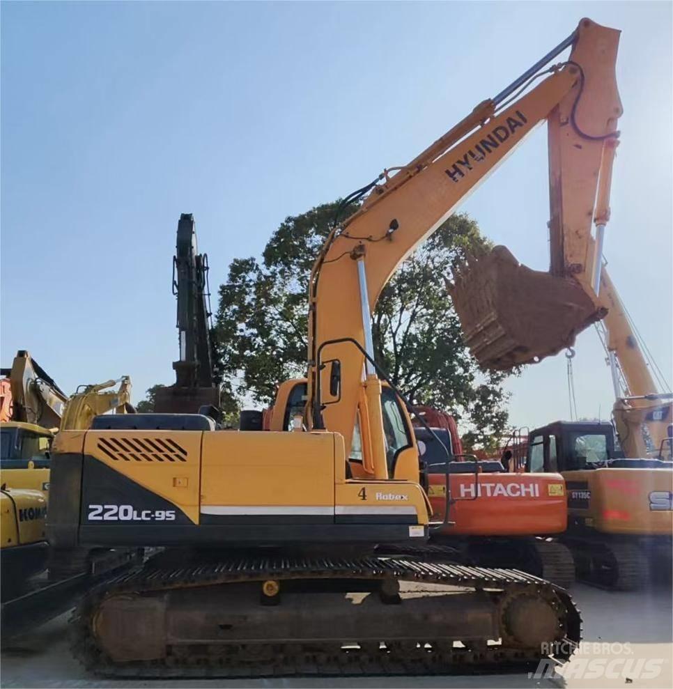 Hyundai R220LC-9S حفارات زحافة