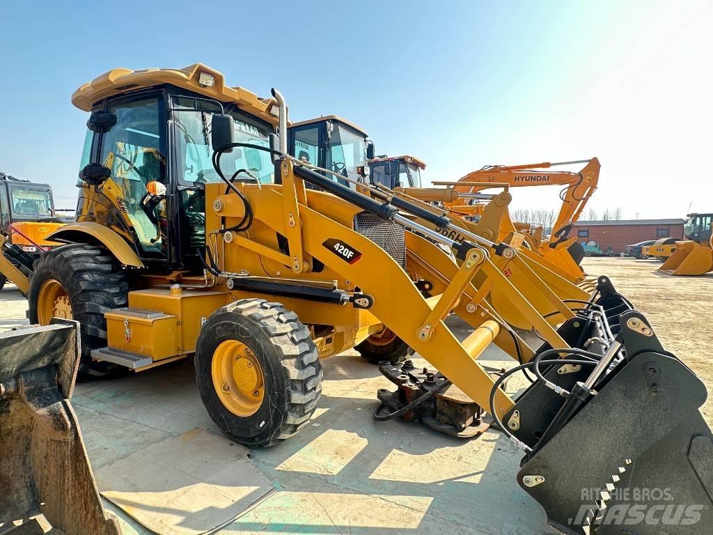 CAT 420 F حفارات زحافة