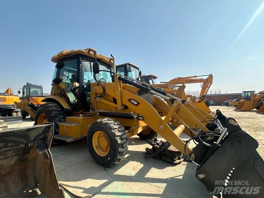 CAT 420 F حفارات زحافة