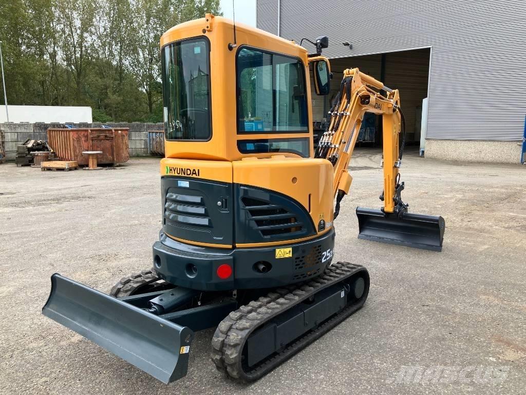Hyundai R25Z-9AK حفارات صغيرة أقل من 7 طن (حفارات صغيرة)