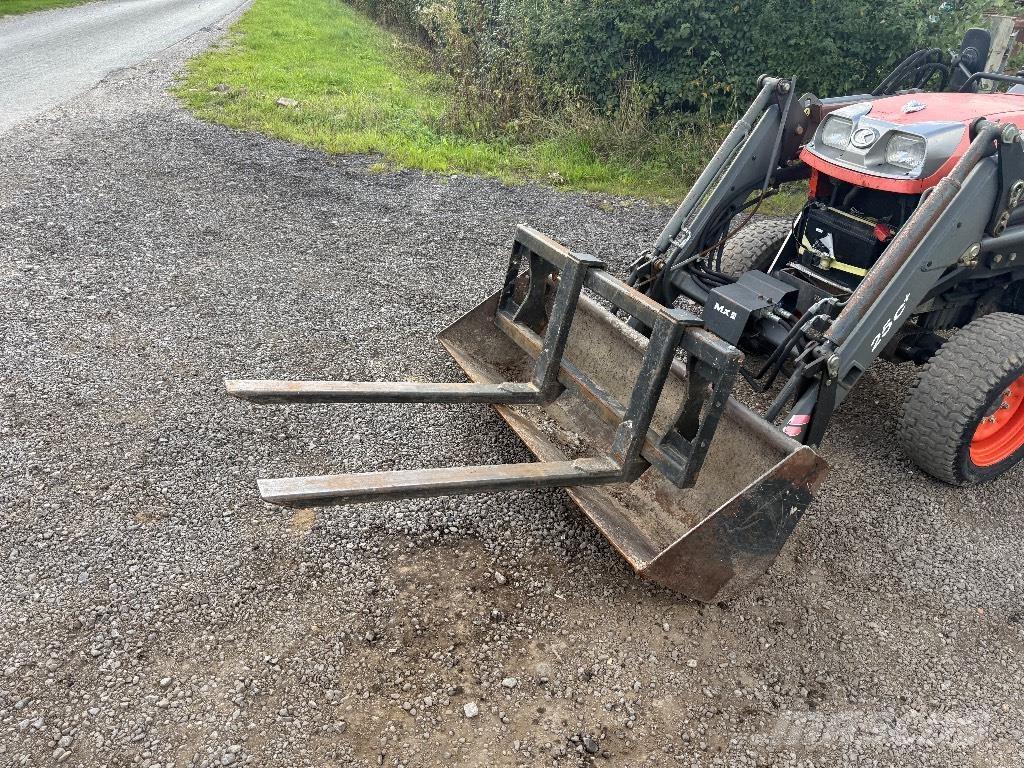 Kubota STV 36 جرارات مدمجة