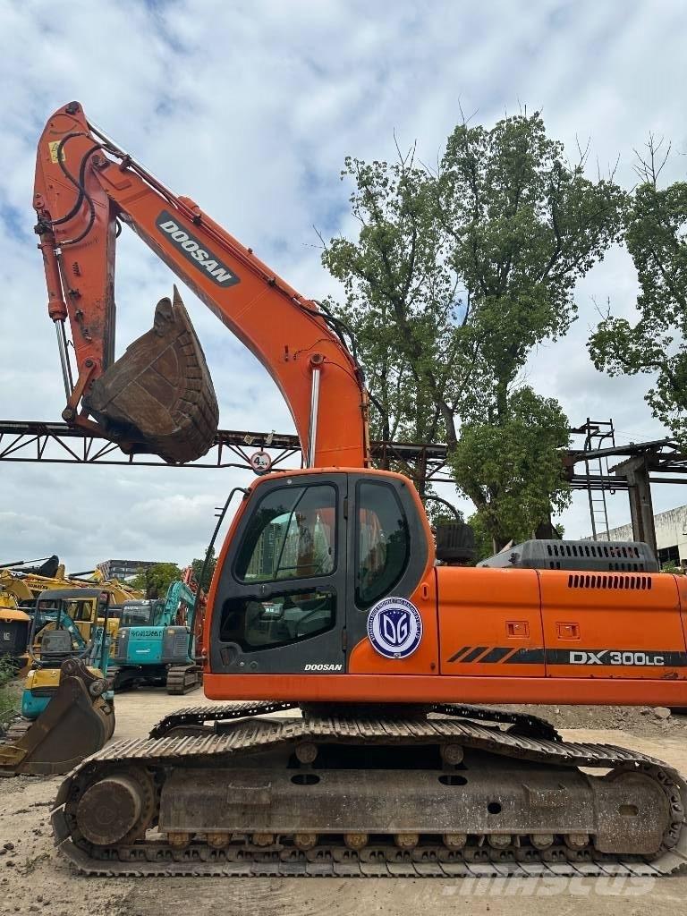 Doosan DX300 حفارات زحافة