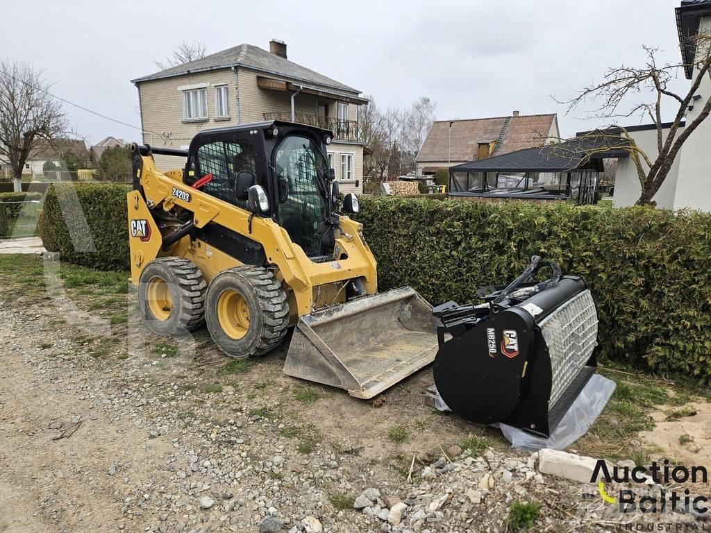 CAT 242 D 3 لوادر انزلاقية التوجيه