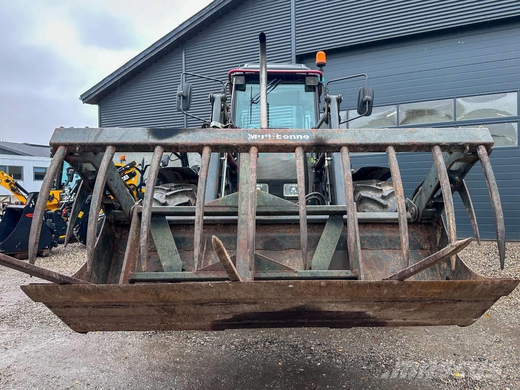 Valtra 900 الجرارات