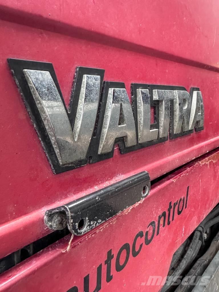 Valtra 900 الجرارات