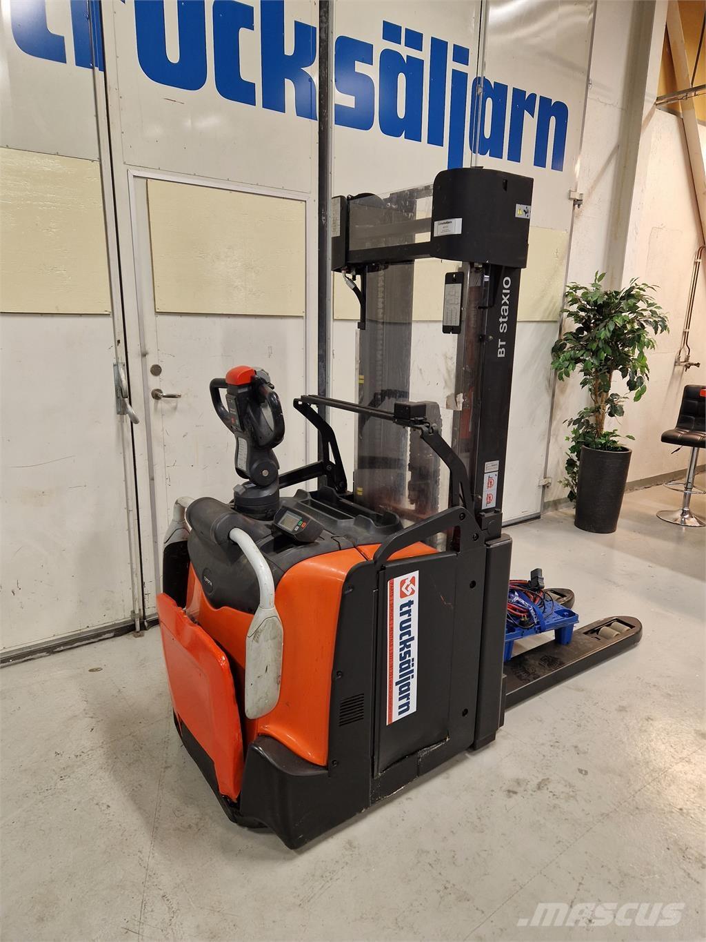 Toyota SPE160L شاحنات مناولة ذاتية الدفع