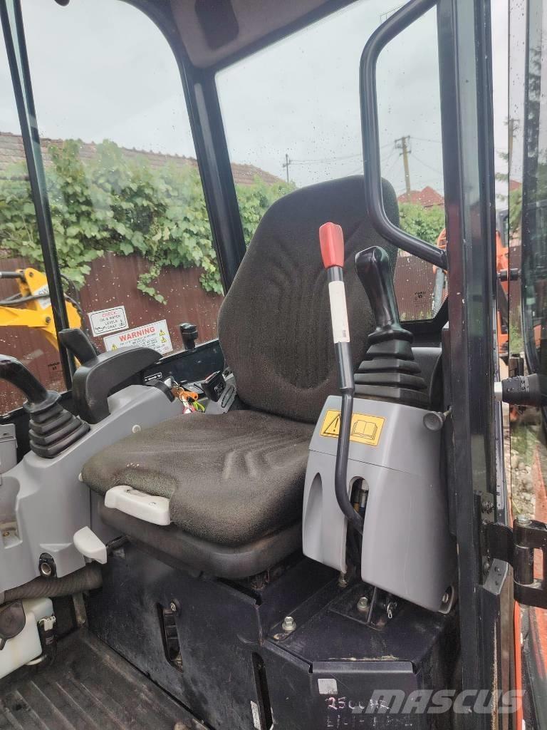 Kubota U 27-4 حفارات صغيرة أقل من 7 طن (حفارات صغيرة)