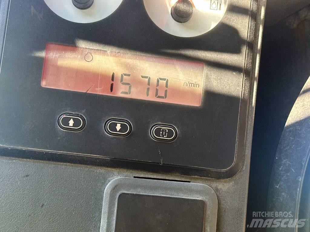 CAT 246 C لوادر انزلاقية التوجيه