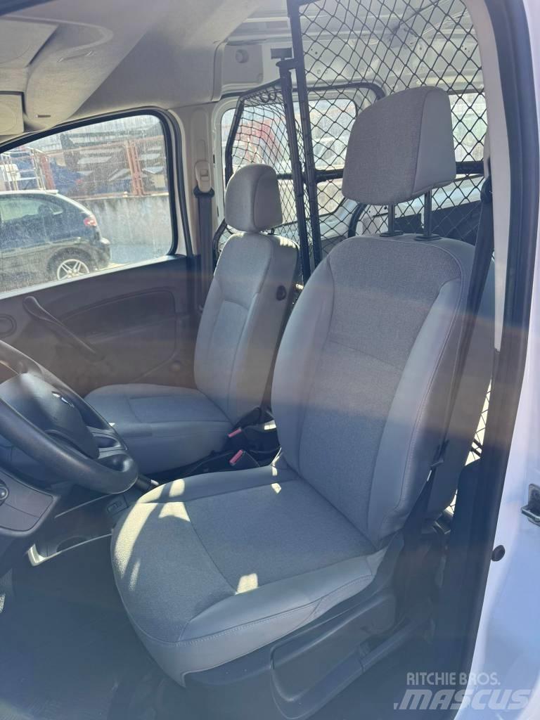 Renault Kangoo هيكل صندوقي
