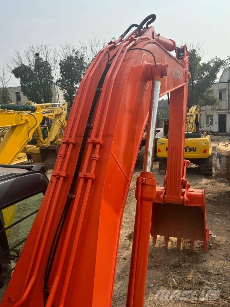 Hitachi ZX 240 حفارات زحافة