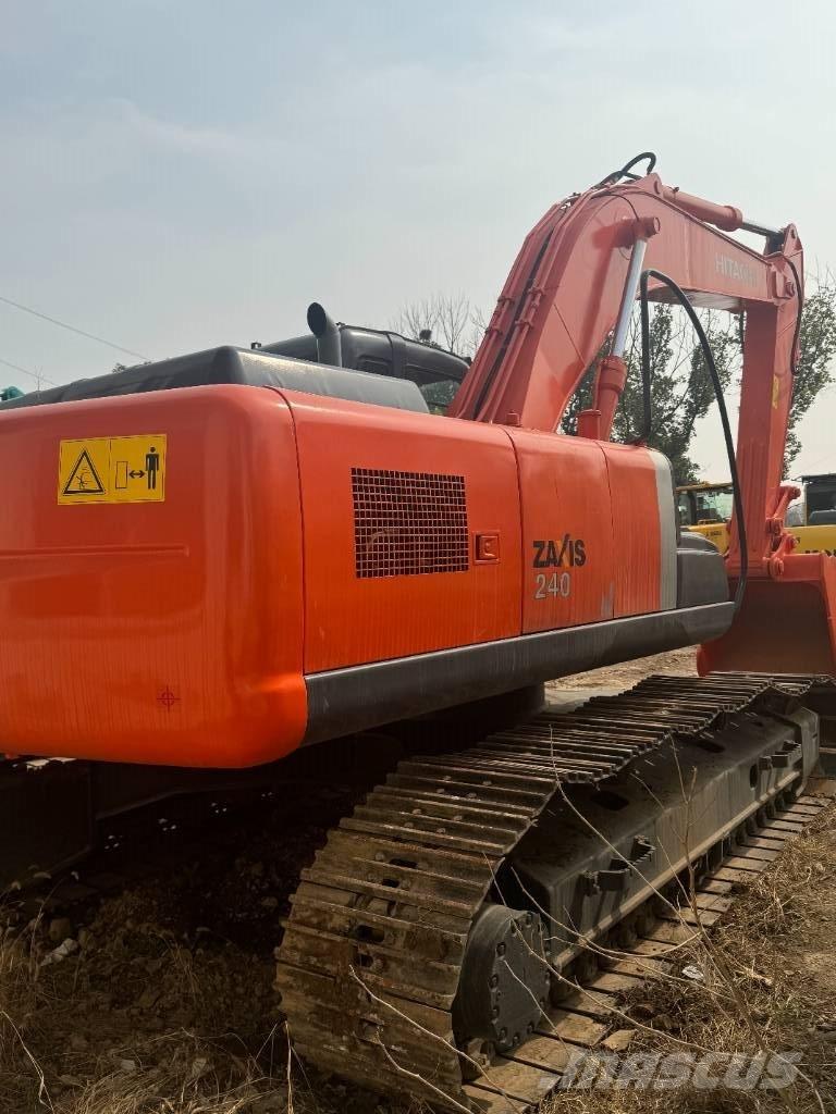 Hitachi ZX 240 حفارات زحافة