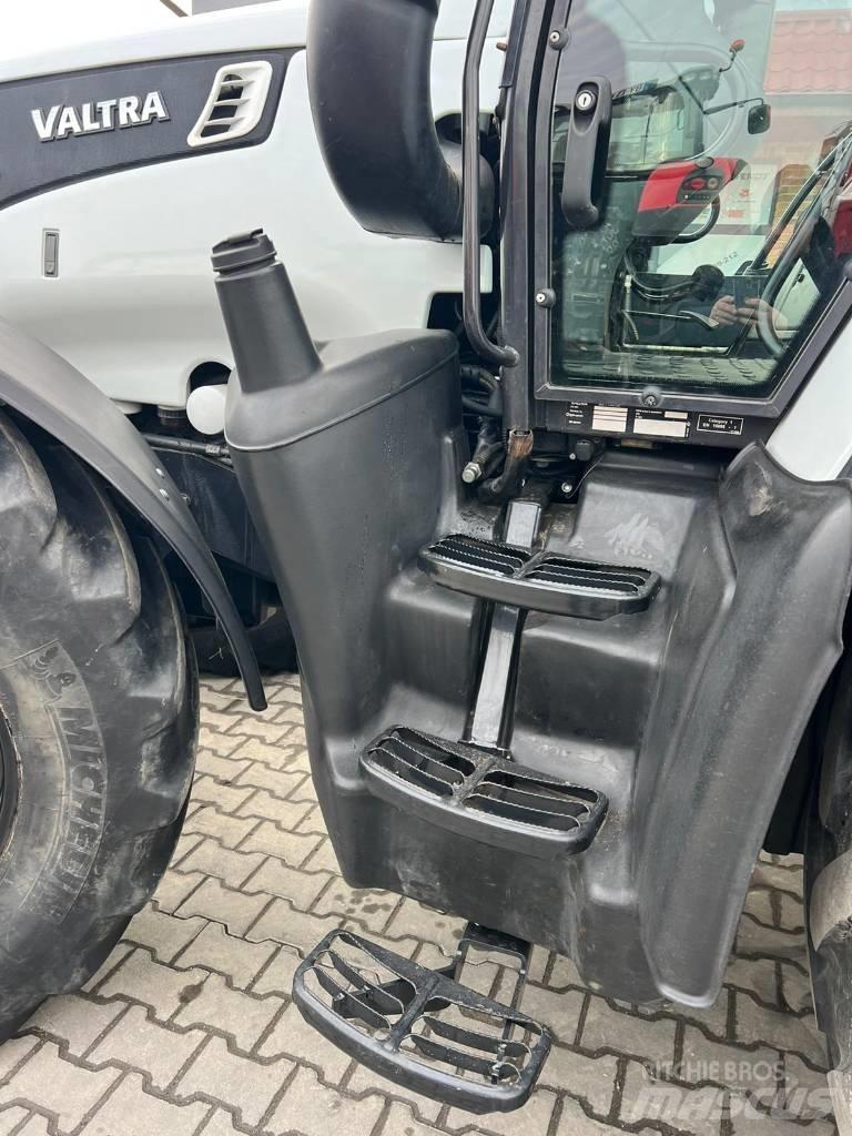 Valtra T 202 Versu الجرارات