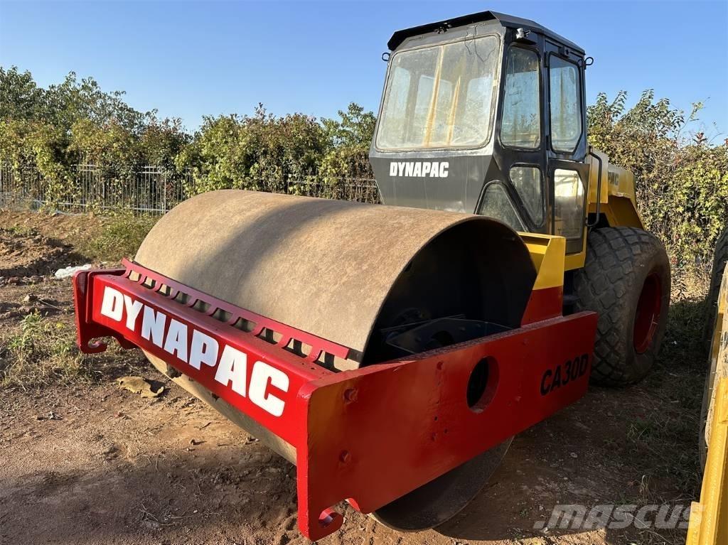 Dynapac CA 30 D مداحل أحادية الأسطوانة
