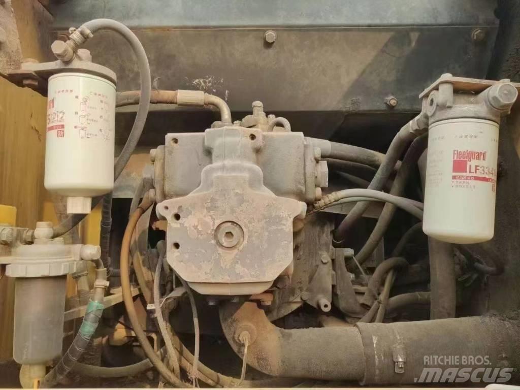 Komatsu PC 220-7 حفارات زحافة