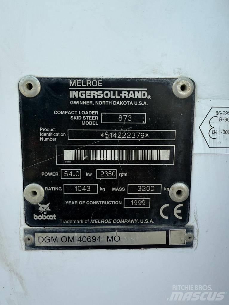 Bobcat 873 لوادر انزلاقية التوجيه