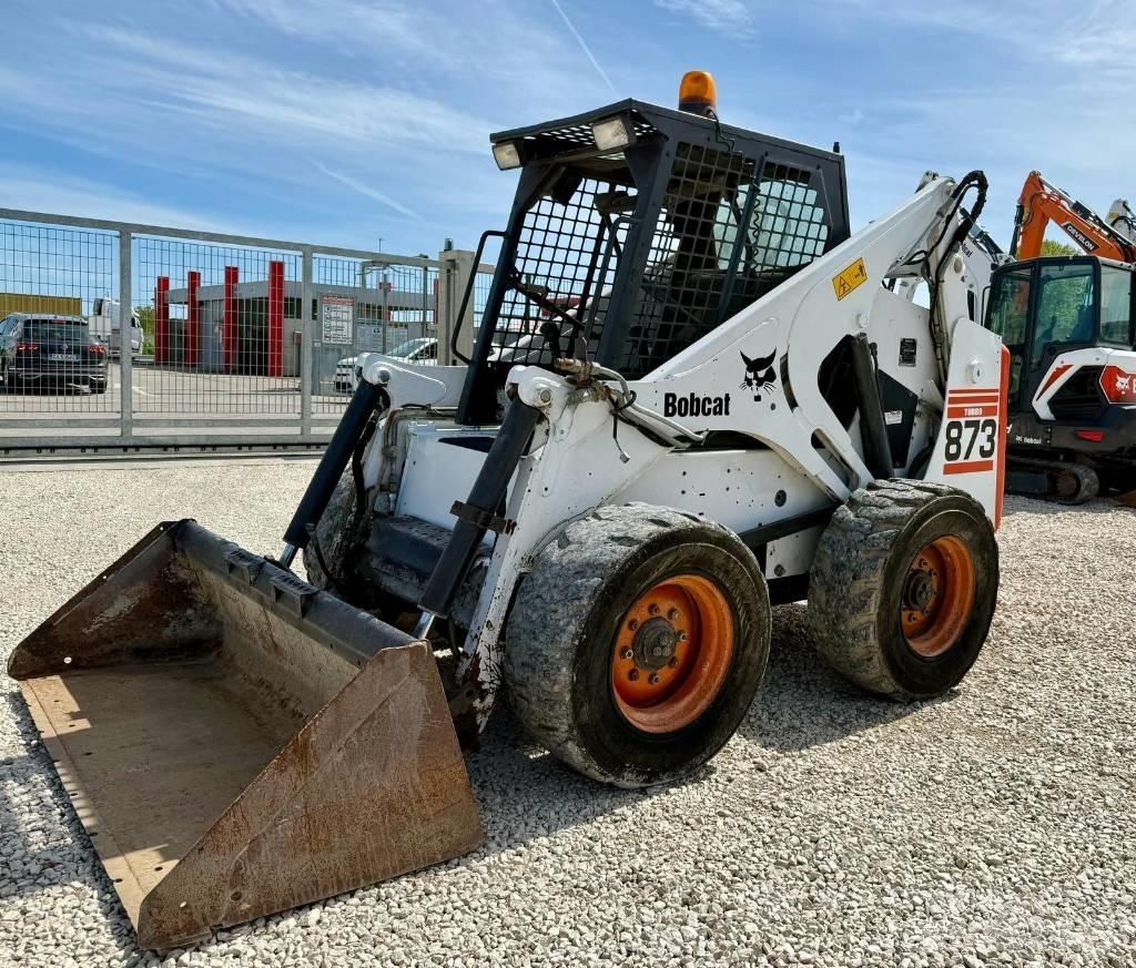 Bobcat 873 لوادر انزلاقية التوجيه