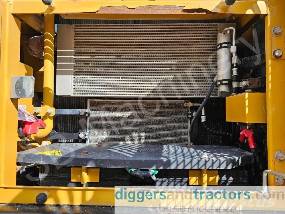 Sany SY 215 C حفارات زحافة