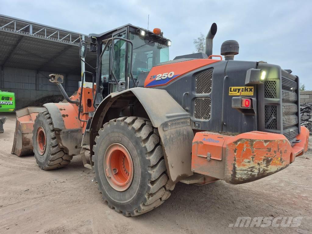 Hitachi ZW 250-6 لوادر بعجل