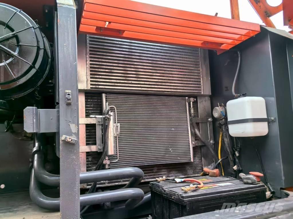 Hitachi ZX 240 HG حفارات زحافة