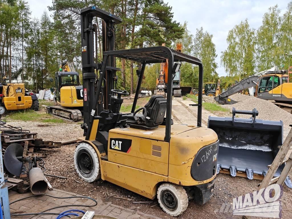 CAT EP 35 K PAC شاحنات ذات رافعات شوكية تعمل بالكهرباء