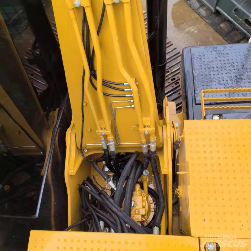CAT 312 D حفارات زحافة