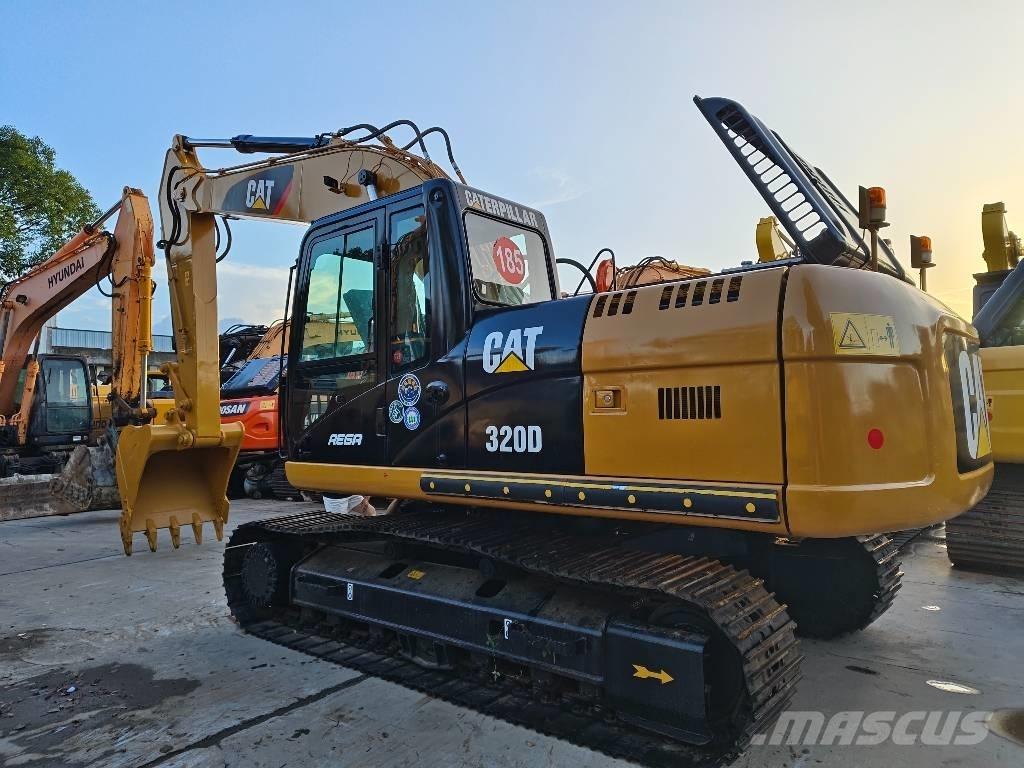 CAT 320 D حفارات زحافة