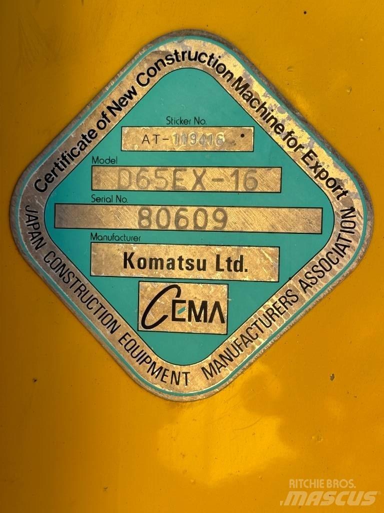 Komatsu D65EX-16 بلدوزرات مجنزرة