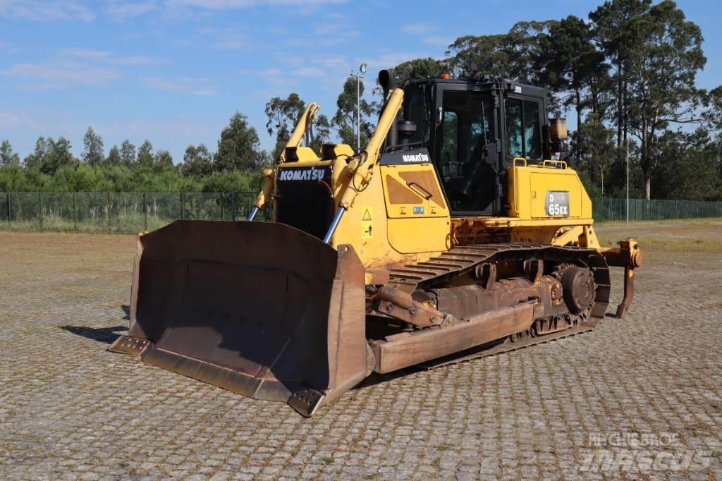 Komatsu D65EX-16 بلدوزرات مجنزرة