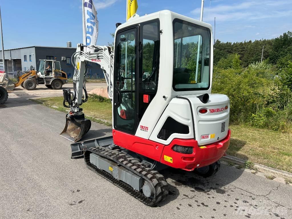 Takeuchi TB 225A V5 حفارات صغيرة أقل من 7 طن (حفارات صغيرة)